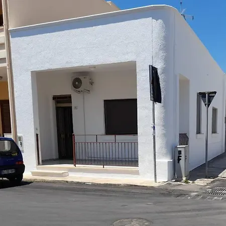 A Due Passi Dal Mare Feriehus Torre San Giovanni Ugento
